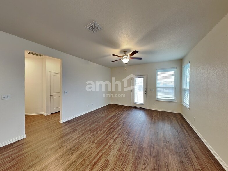 Building Photo - 2718 Wolfcreek