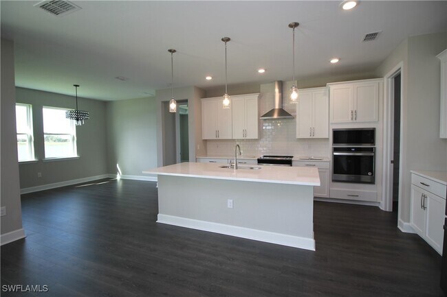 Building Photo - 2051 Grove Dr