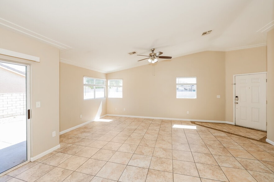 Building Photo - 2306 Hollow Oak Ave