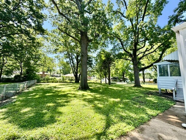 Building Photo - Beautiful 3BD/1BA in St. Louis, MO