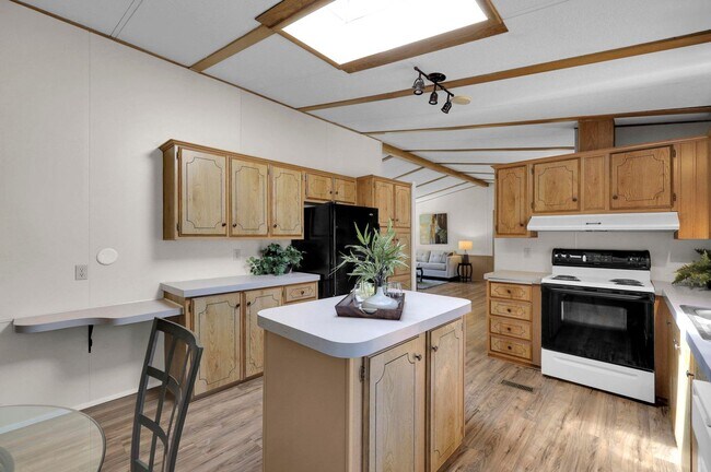 Building Photo - 3-Bedroom 2-Bathroom home with HUGE Shop in Cedar Flats