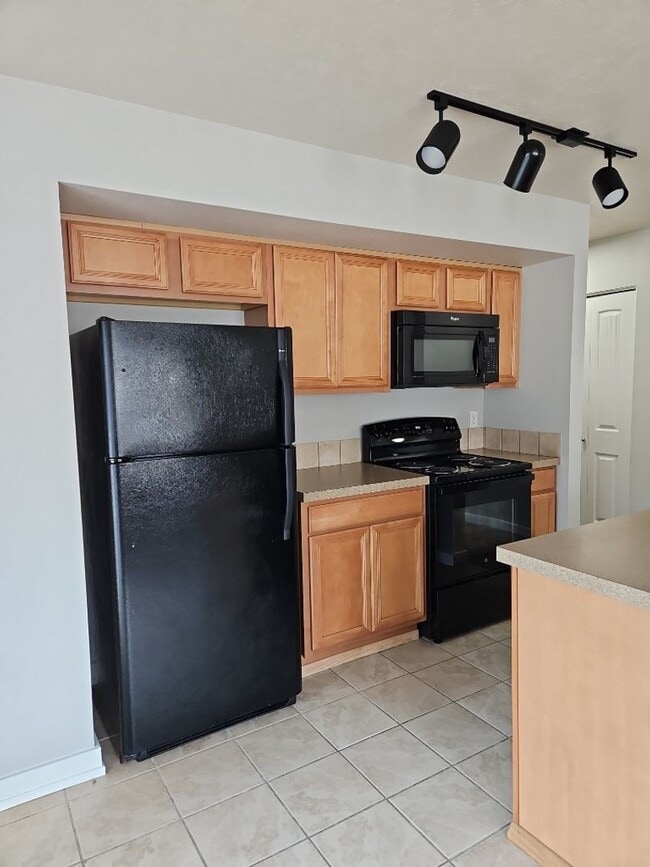 Building Photo - Fabulous Location!  3 bedroom, 2 bathroom ...