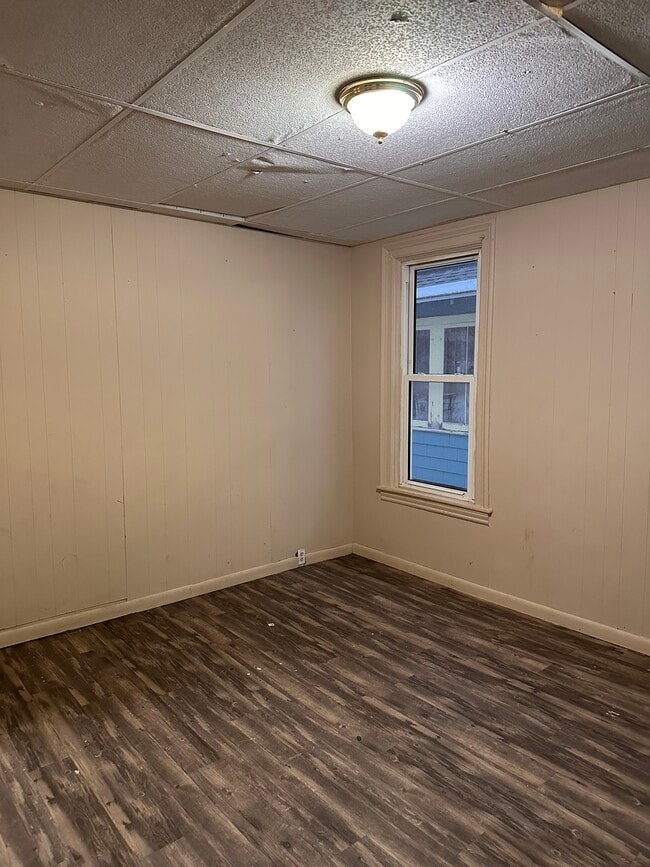 Building Photo - 421 Balsam St