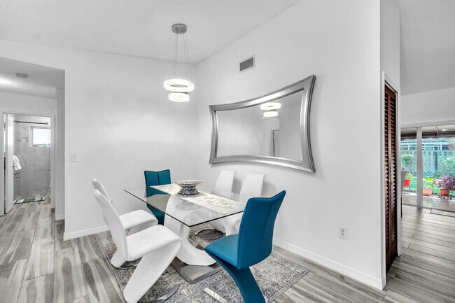 Building Photo - 909 NW 135th Ct