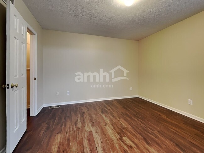 Building Photo - 557 Whispering Pines Pl