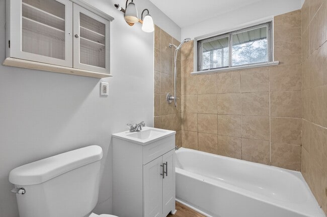 Building Photo - 765 Bunche Dr