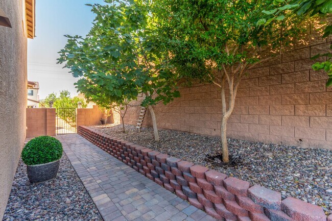 Building Photo - MODERN DESIGNED 4-BED, 3-BATH HOME IN SOUT...