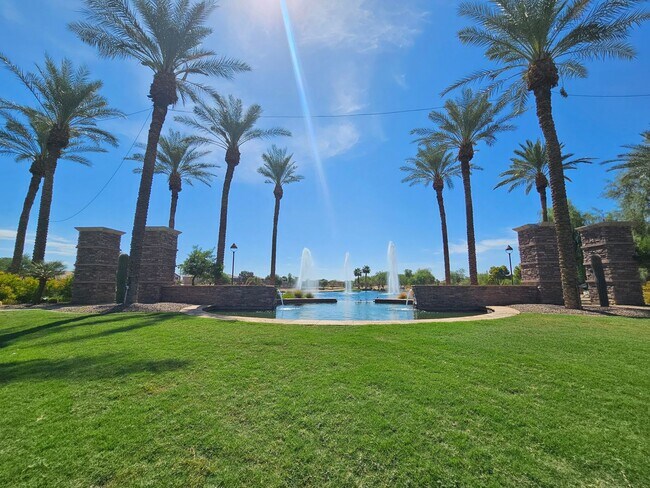 Building Photo - 42804 W Sunland Dr