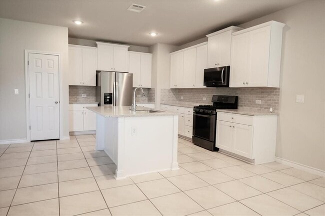 Building Photo - 7403 Albany Dr
