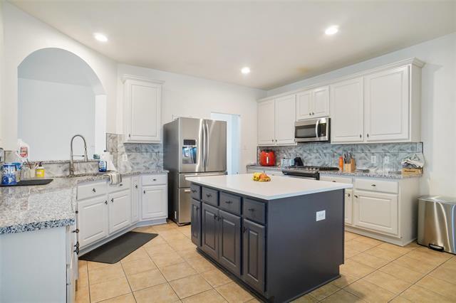 Building Photo - 8652 Fernhill Dr