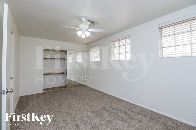 Building Photo - 1562 E Oakland St