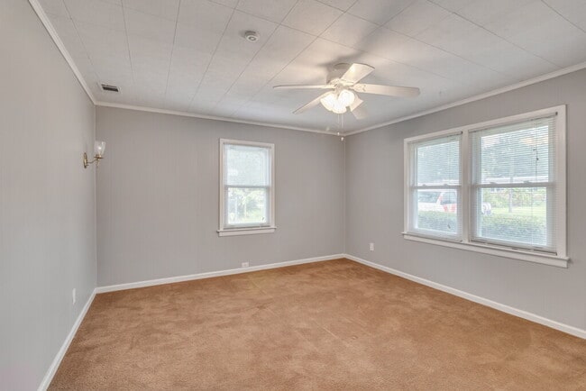 Building Photo - 319 Tanglewood Rd