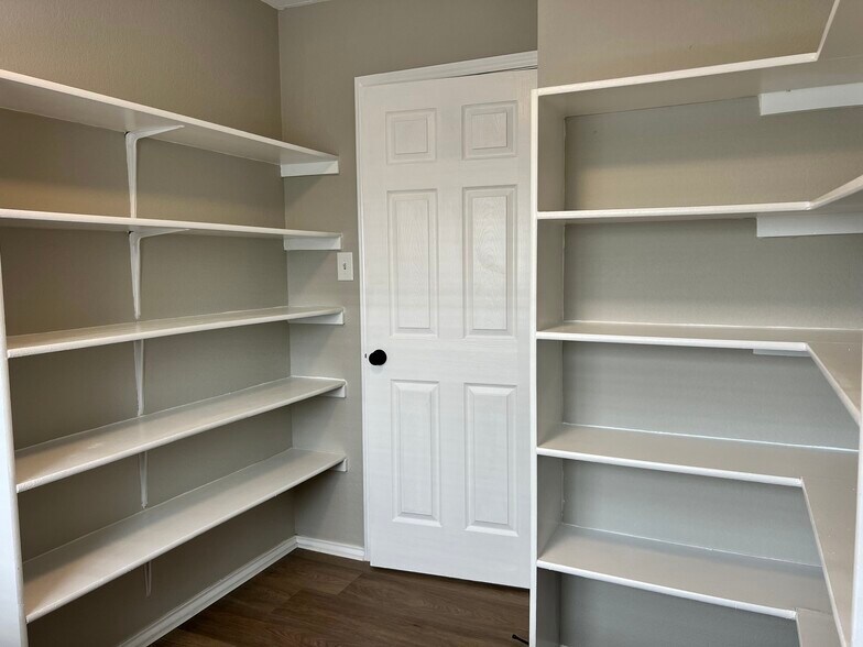 Building Photo - 6814 Knights