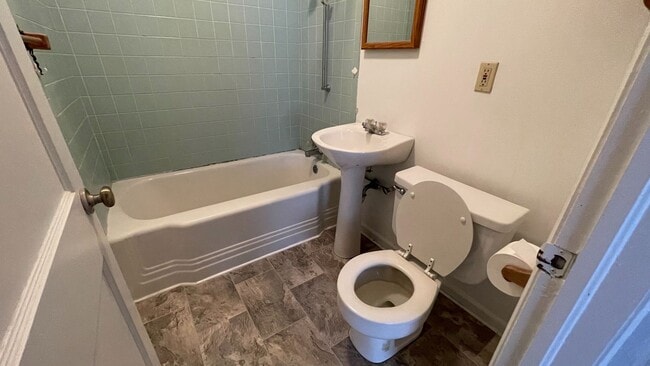 Building Photo - 2 Bedroom 1 Bath House