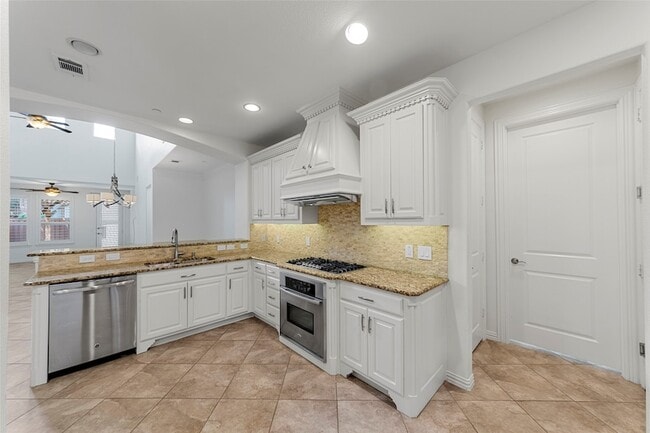 Building Photo - 4829 Bayview Dr