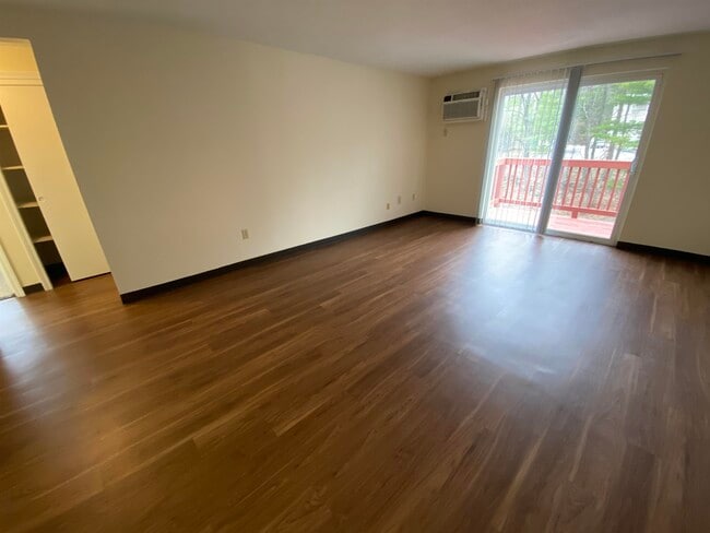 Building Photo - 99 Powers St