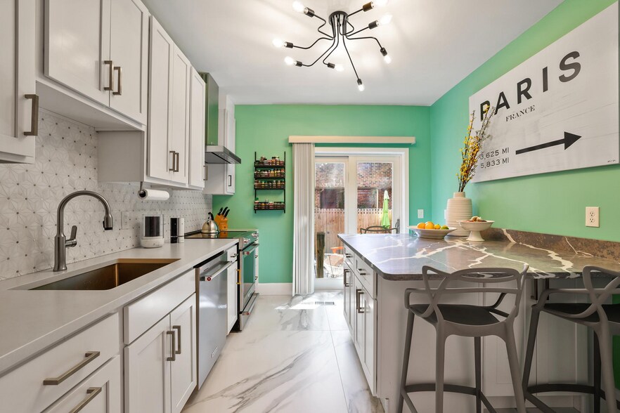 Building Photo - 1225 33rd St NW