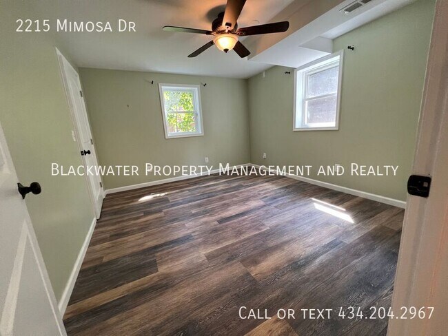 Building Photo - 2215 Mimosa Dr