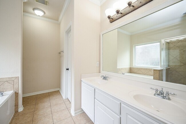 Building Photo - 4411 Wellington Grove Ln