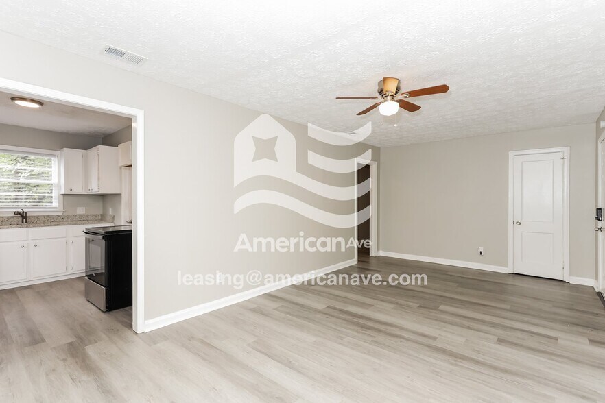 Building Photo - 214 Evergreen St