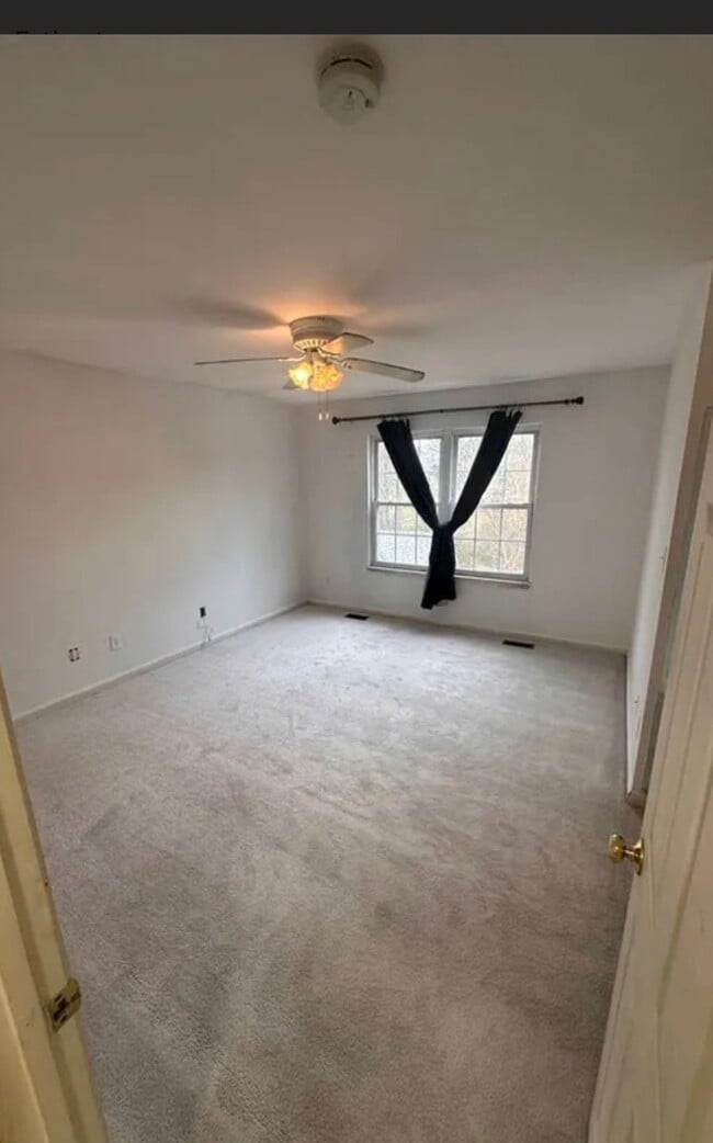 Building Photo - 10159 Forest Hill Cir
