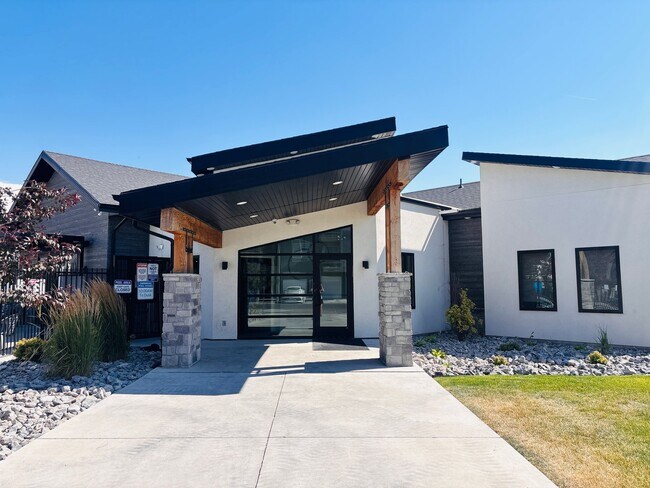 Building Photo - 426 W 85 S