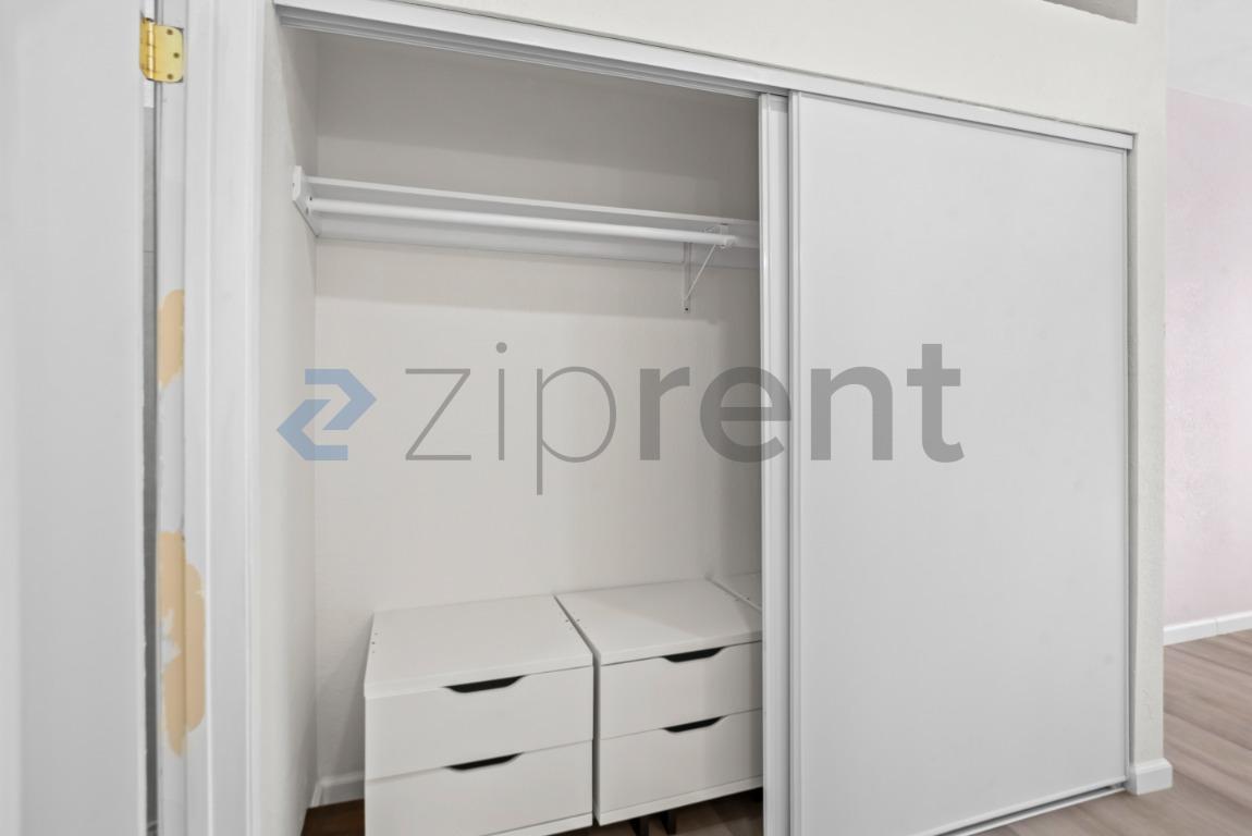 Building Photo - Unit 101