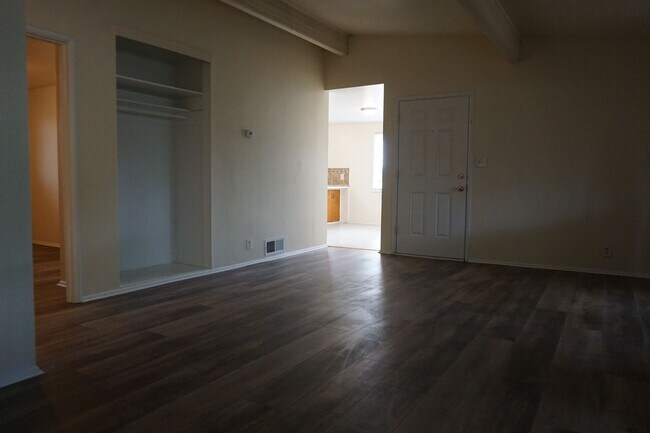 Building Photo - Nice 3 Bedroom West Valley Family Home