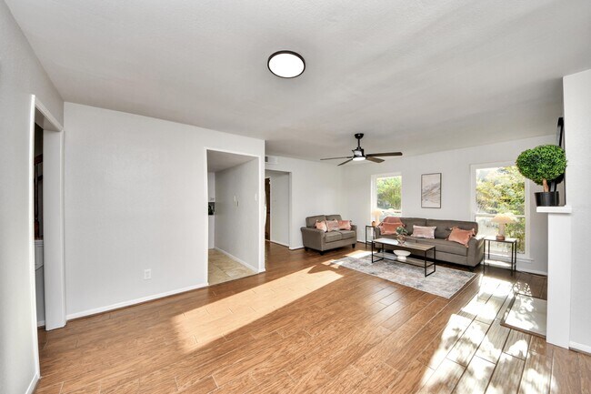 Building Photo - 18209 Vinland Dr