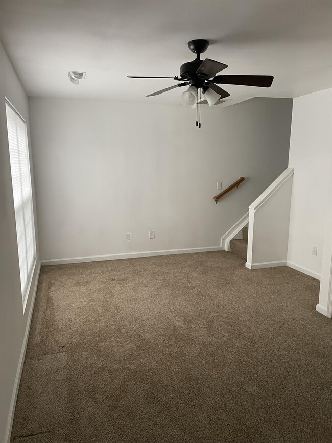 Building Photo - 115 Hartford Ct