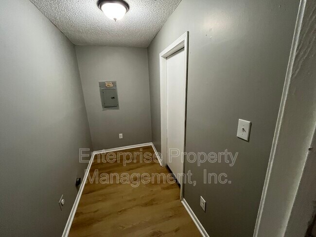 Building Photo - 5362 Beaverton Dr