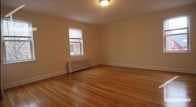 Building Photo - Charming 1 Bedroom