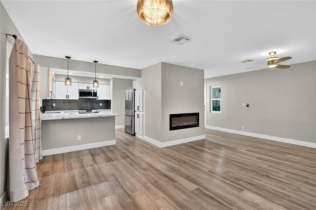 Building Photo - 333 S Tonopah Dr