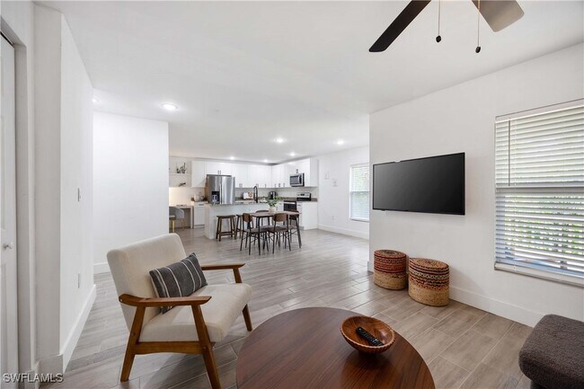Building Photo - 3860 Outer Dr