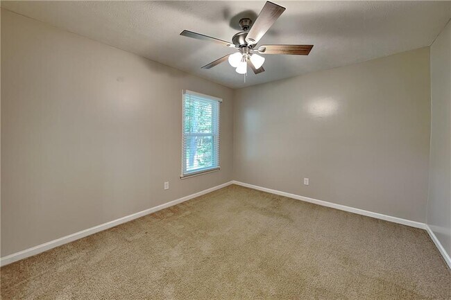 Building Photo - 6839 Woodcreek Ln