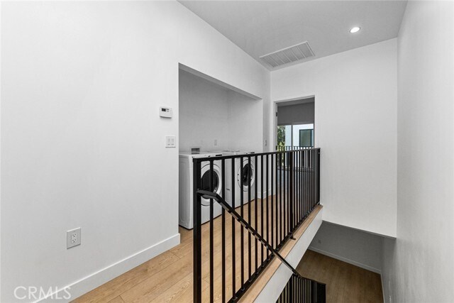 Building Photo - 1376 Edgecliffe Dr