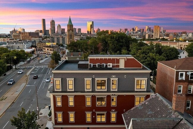 Building Photo - 124 Warren St