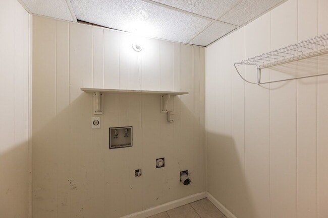 Building Photo - $500 OFF THE FIRST MONTH'S RENT WITH A LEASE SIGNED BY JULY 24TH!!!