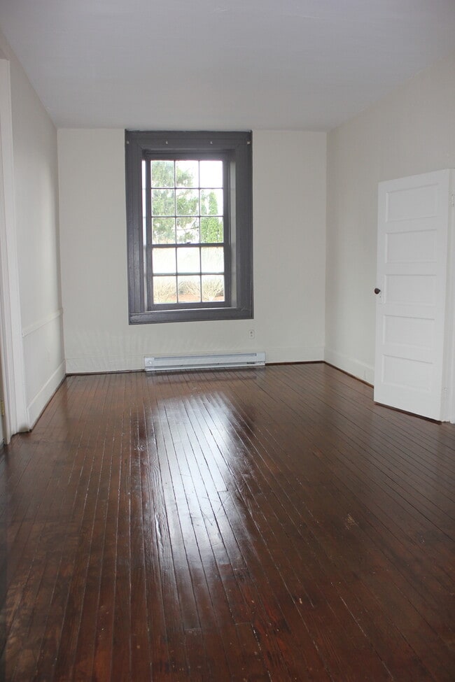 Building Photo - 218 S Main St