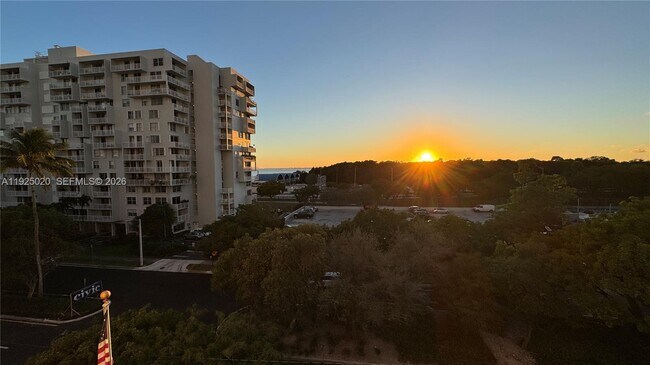 Building Photo - 145 SE 25th Rd