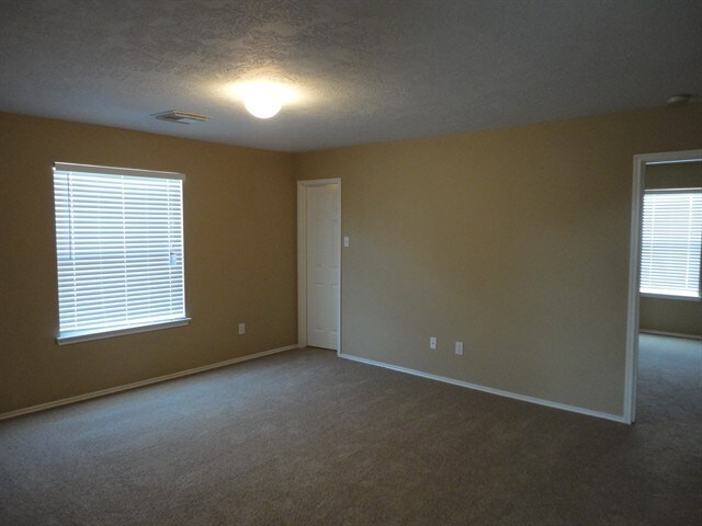 Building Photo - 2611 Feather Green Trl