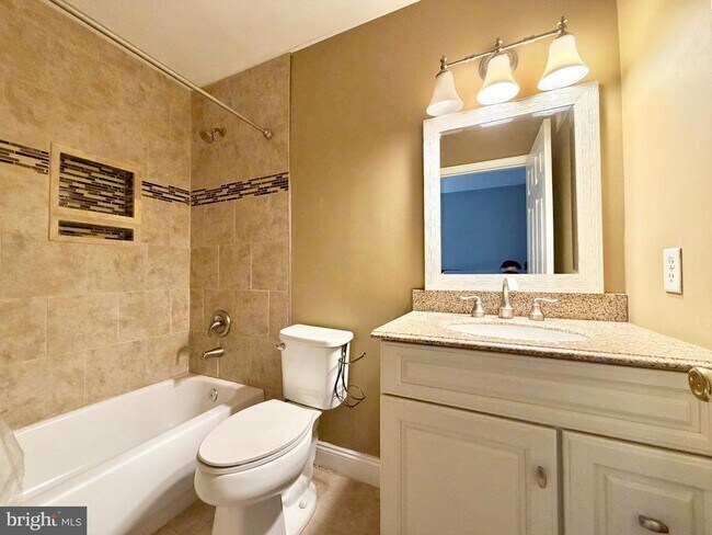 Building Photo - 37 Richards Rd