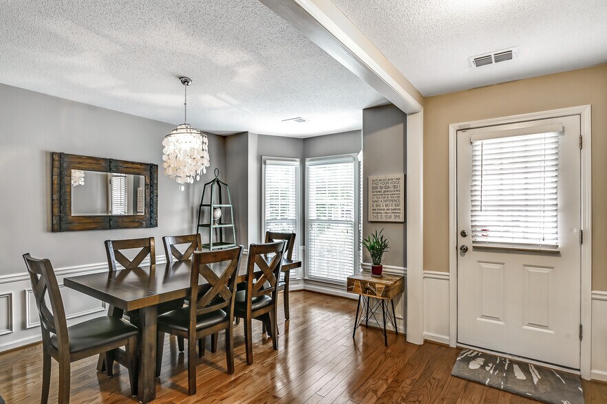 Building Photo - 6165 Pattingham Dr