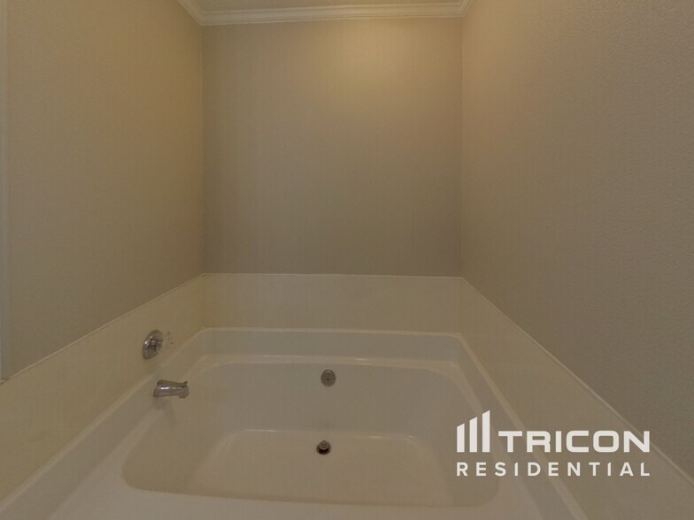 Building Photo - 11106 Pinetta Ln