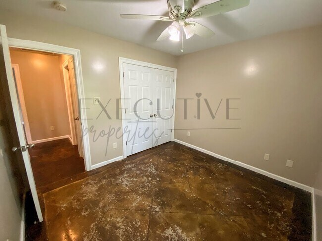 Building Photo - 3BR/2BA Home with Attached Garage & Fenced Backyard in an Established Lake Charles Neighborhood