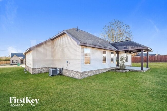 Building Photo - 10777 Plantation Dr