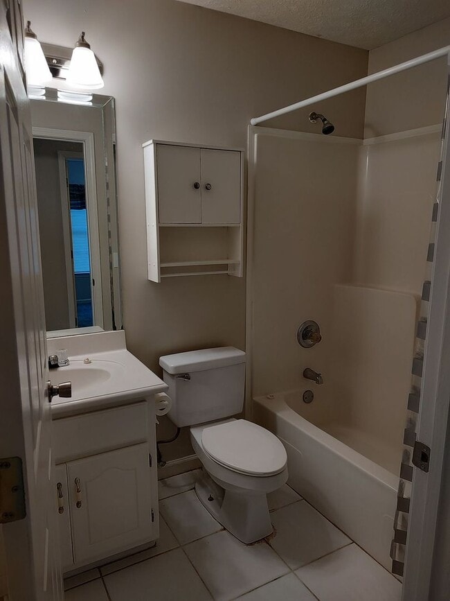 Building Photo - Beautiful 3Bed/2Ba Retreat, Centrally Located to EVERYTHING in PCB!