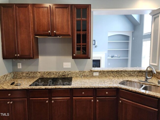 Building Photo - 608 Oxboro Cir
