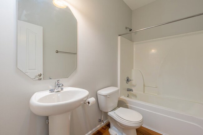 Building Photo - 4525 Village Ct