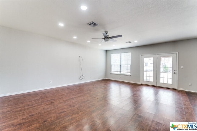Building Photo - 300 Santolina Ln